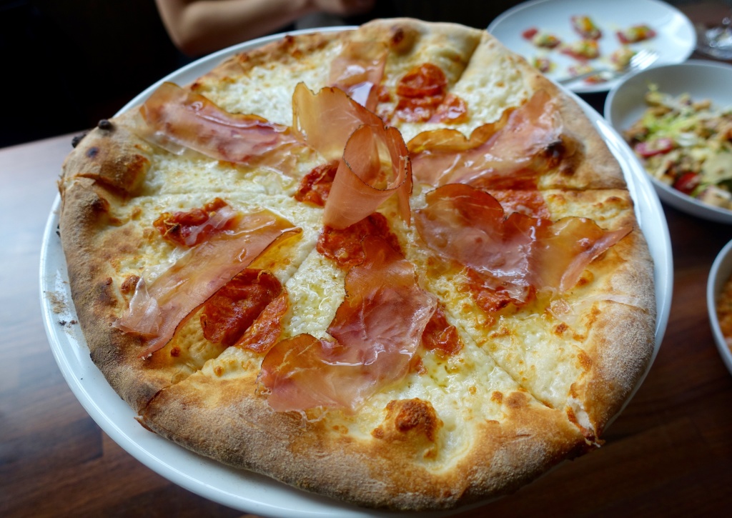Tartufata Pizza at Dolce Italian // Photo: @fabsoopark