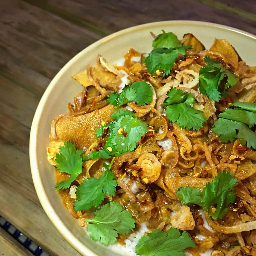 Eggplant Curry at Pub Royale // Photo: @sherriesavorsthecity