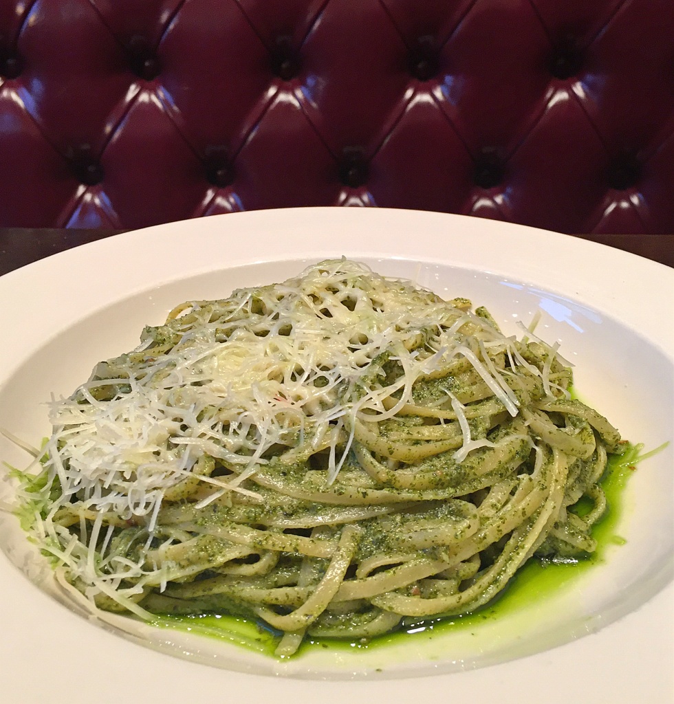 Linguine Pesto at The Pasta Bowl // Photo: @sherriesavorsthecity