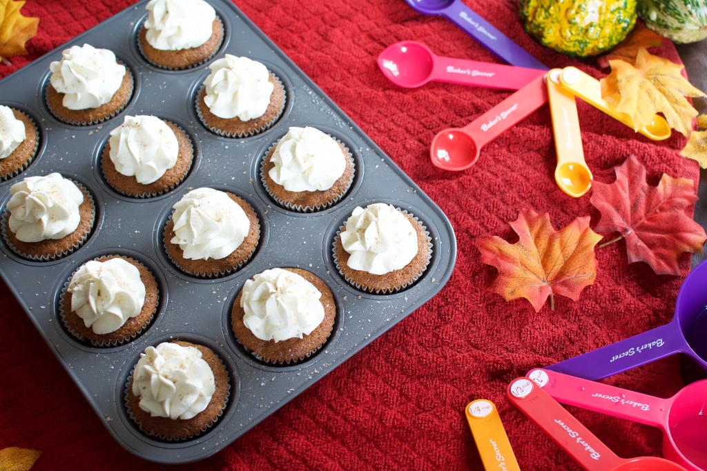 Baker's Secret 12-piece Bakeware Set // Photo: @fabsoopark