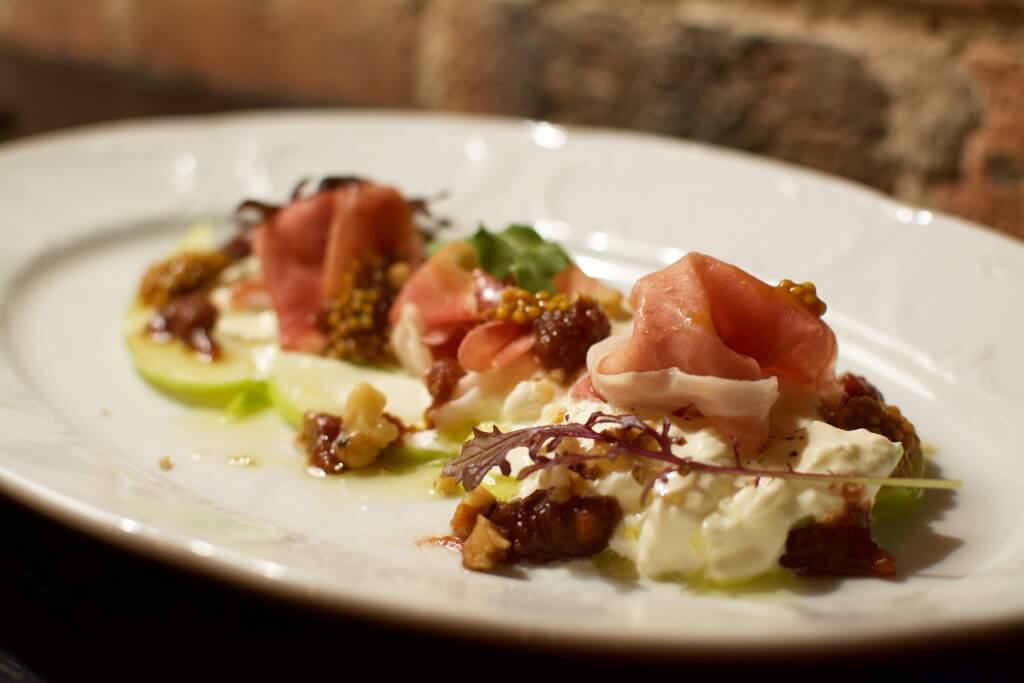 Prosciutto & Burrata at Formento's // Photo: @fabsoopark