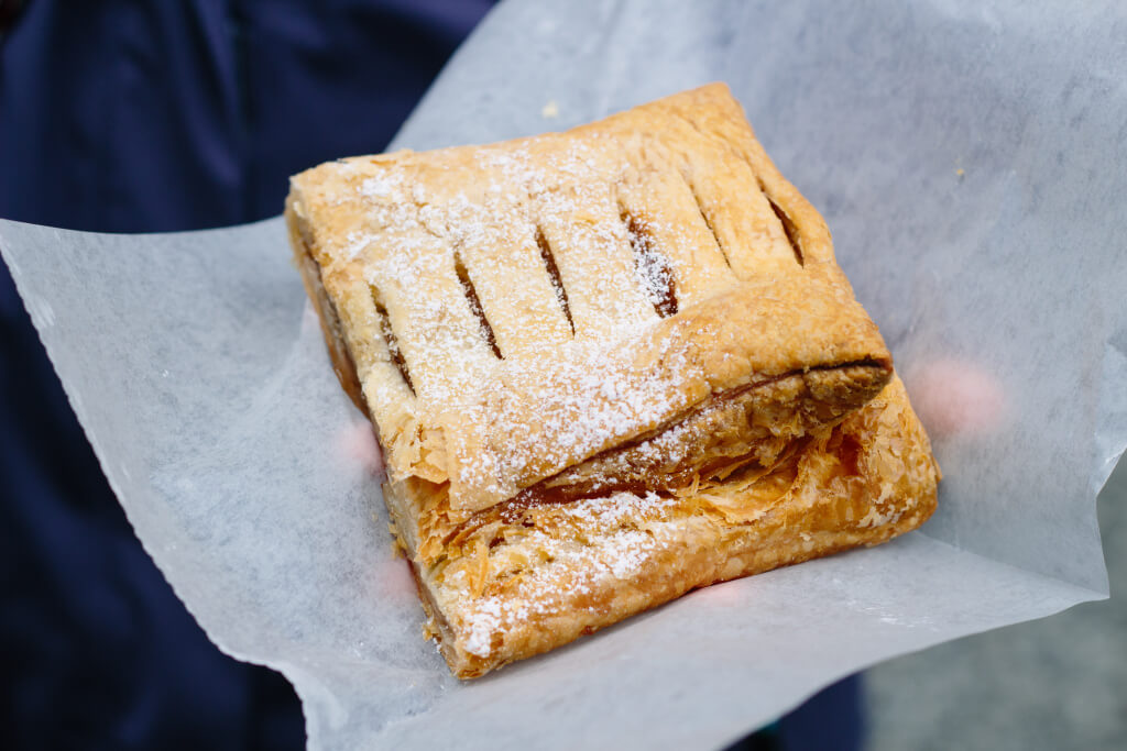 Apple strudel // Photo: @chelsias