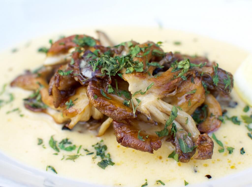 Oyster Mushrooms at Mott St // Photo: @fabsoopark