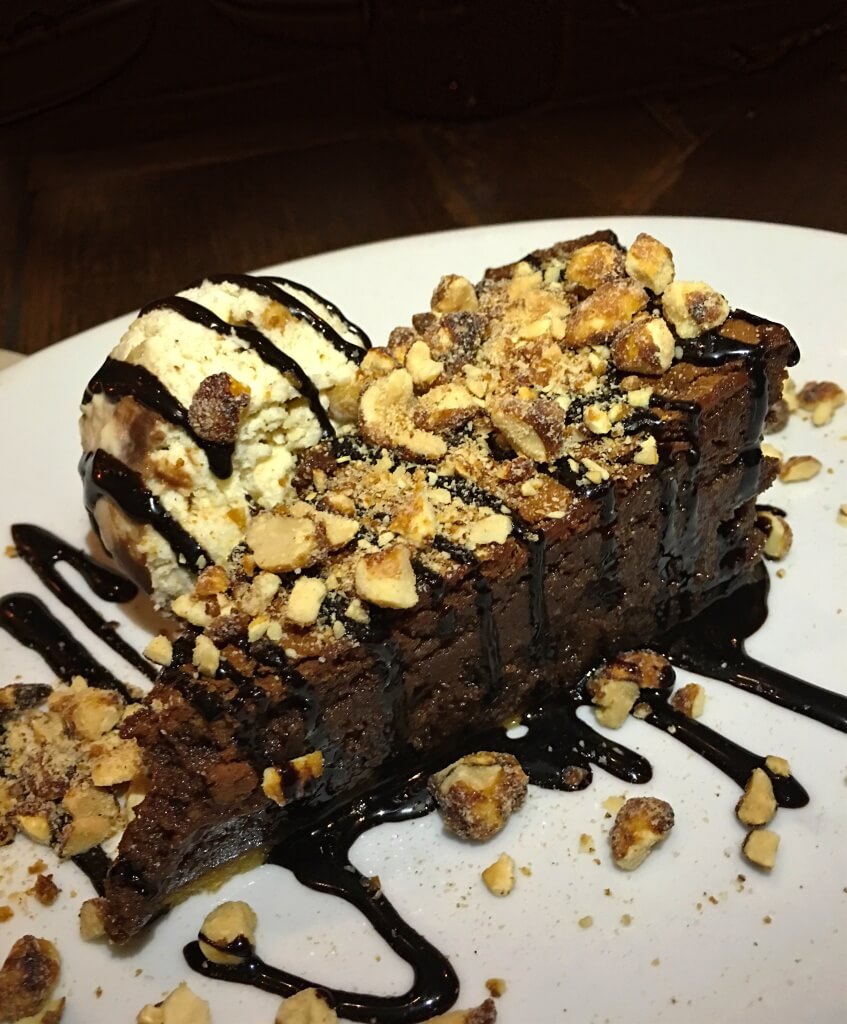 Warm Chocolate Butter Cake at Siena Tavern // Photo: @sherriesavorsthecity