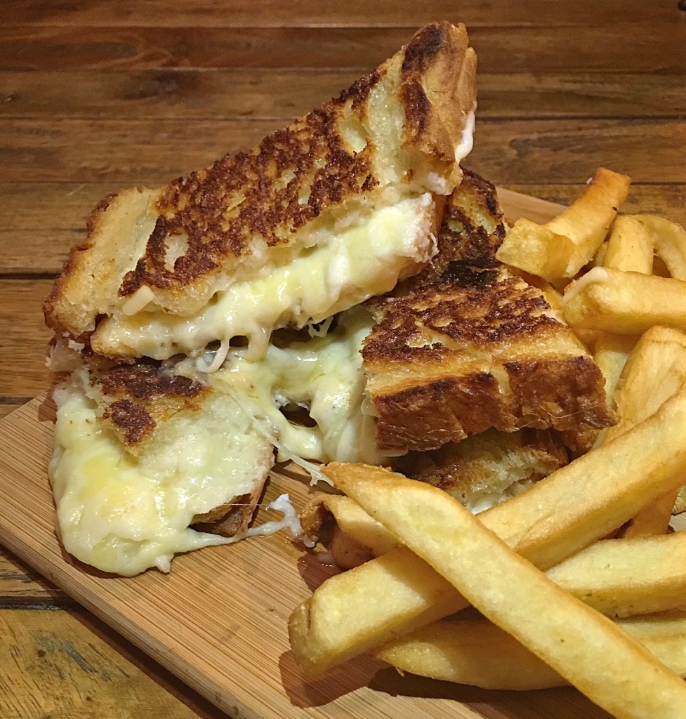 Truffled Grilled Cheese // Photo: @sherriesavorsthecity