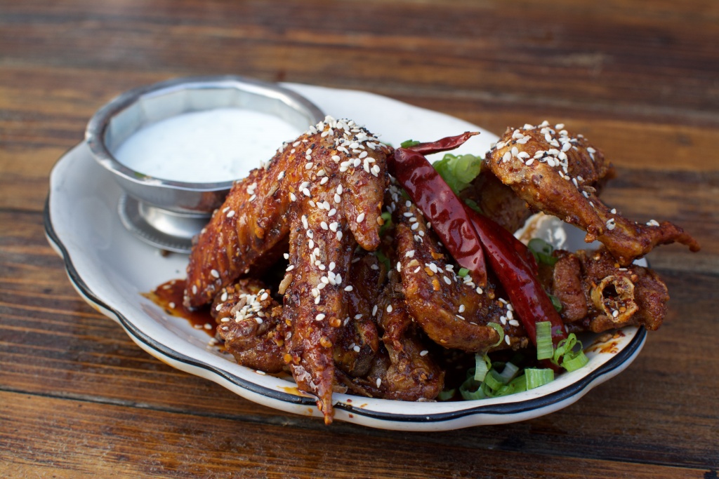 Everything Wings at Mott St // Photo: @fabsoopark
