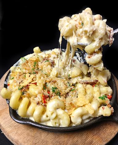 Macaroni and Cheese at AMK Kitchen Bar // Photo: @sherriesavorsthecity