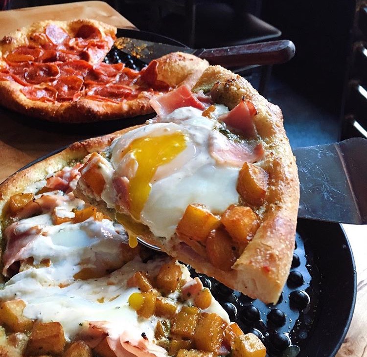 Brunch Pizza at Dusek's // Photo: @lavila92