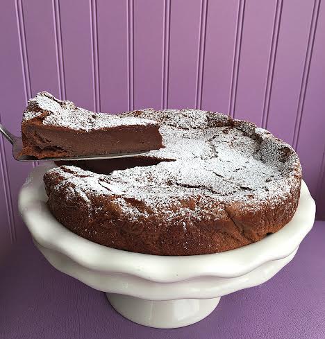 Flourless Nutella Cake // Photo: @sheriesavorsthecity