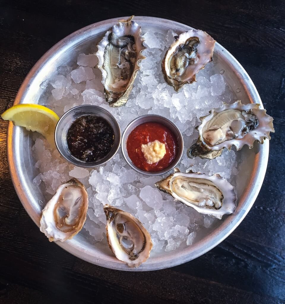 Fresh Oysters at Oystah Bah // Photo: @mallorykorol