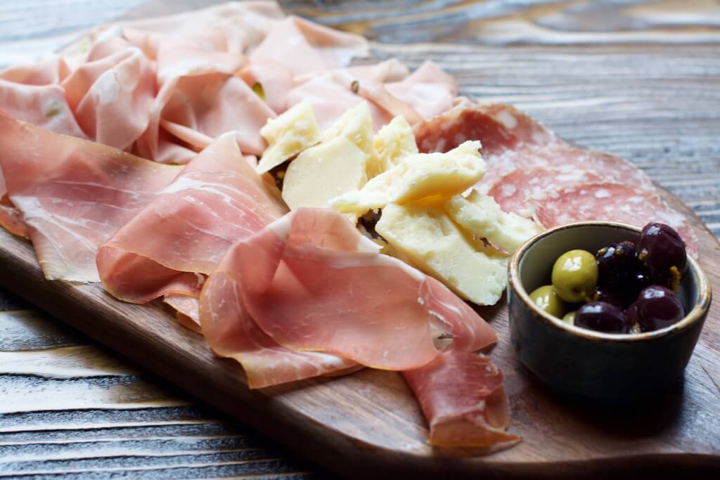 Charcuterie Board at MAD Social // Photo: @fabsoopark