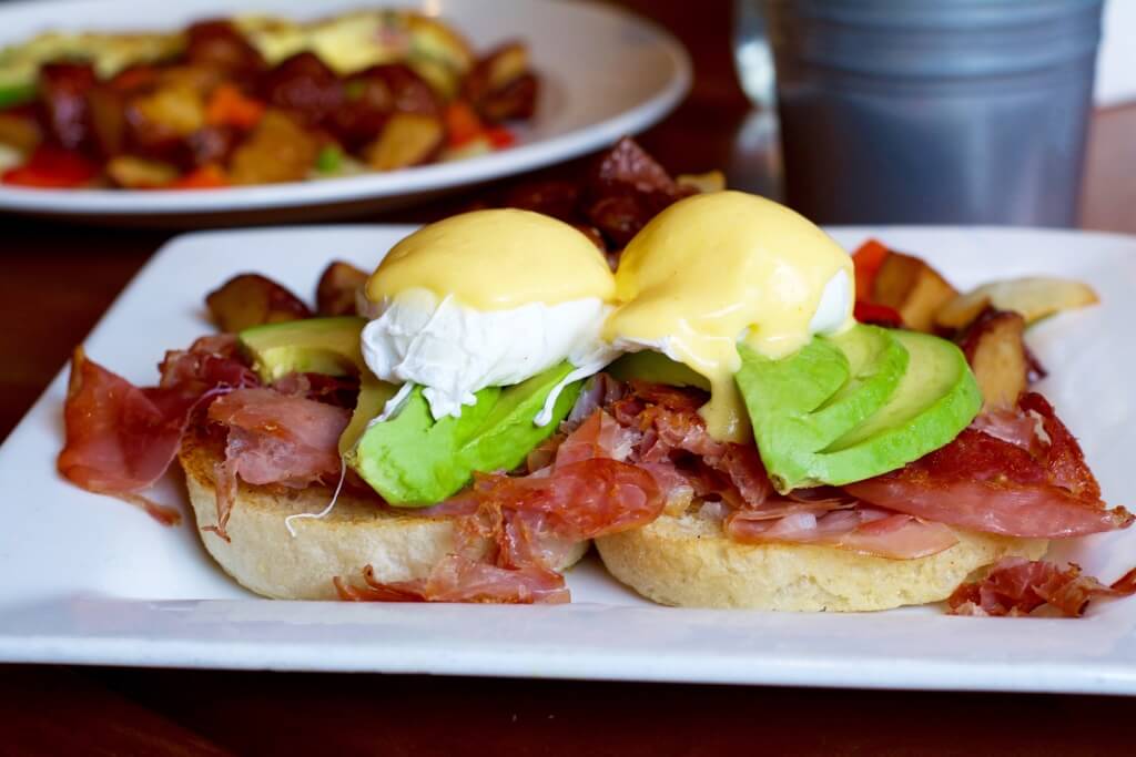 Prosciutto Benedict // Photo: @fabsoopark