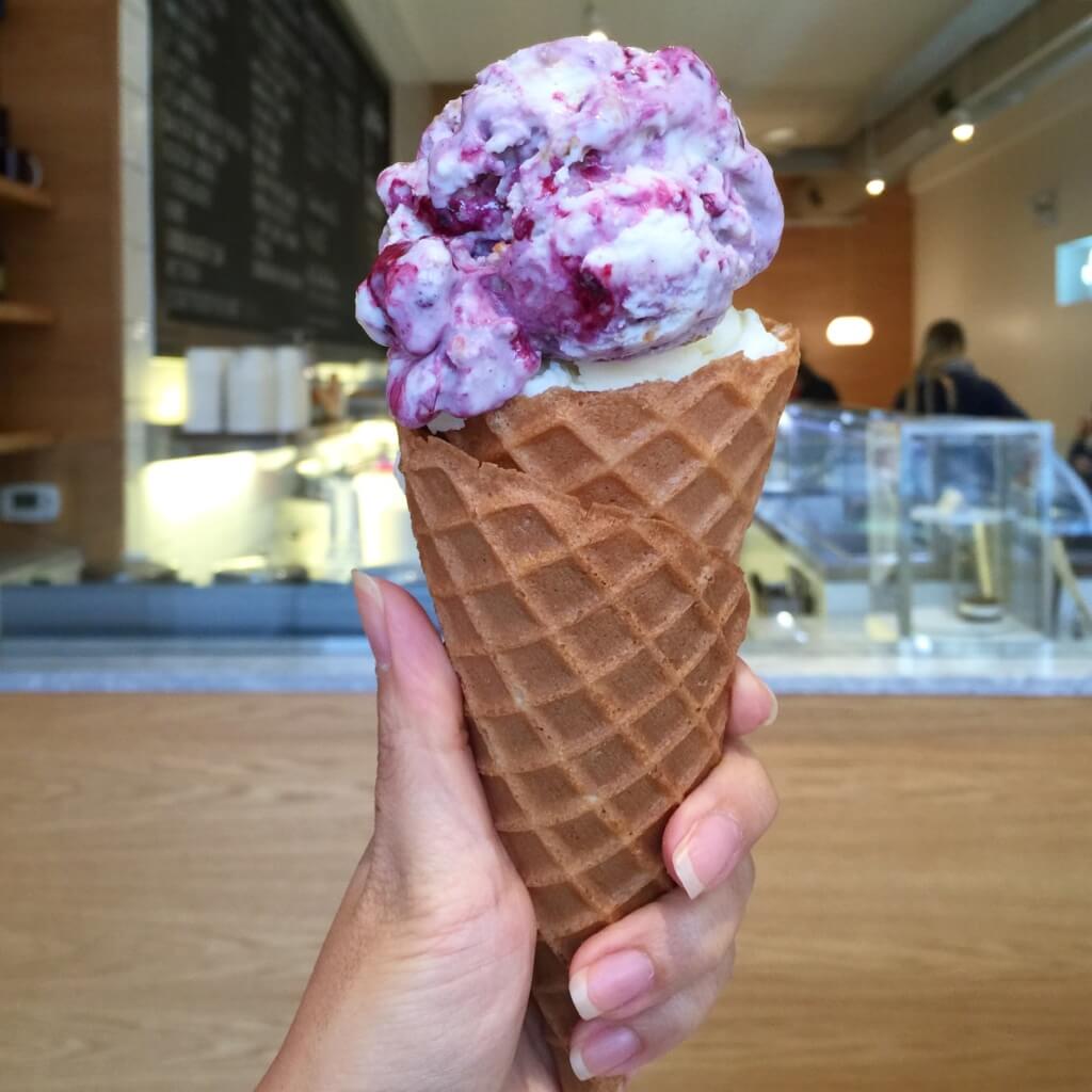 Brambleberry Crisp and Sweet Cream at Jeni's Ice Cream // Photo: @fabsoopark
