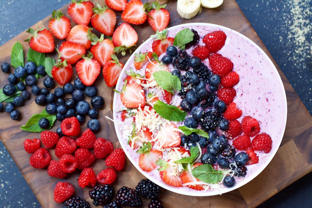 Fab Recipe: Wheat Germ Berry Banana Smoothie Bowl // Photo: @fabsoopark