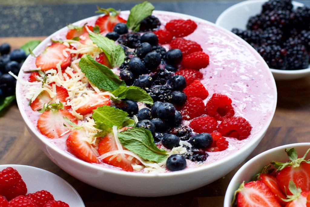 Fab Recipe: Wheat Germ Berry Banana Smoothie Bowl // Photo: @fabsoopark