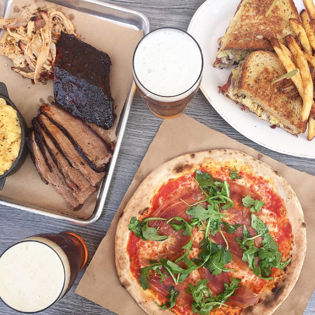 Fab Happenings: Downtown Evanston Dining Tour // Smylie Brothers Brewing Co. // Photo: @fabsoopark