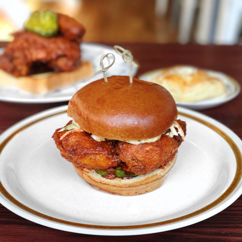 Fab Review: The Budlong // Chicken Sandwich // Photo: @topchicagoeats