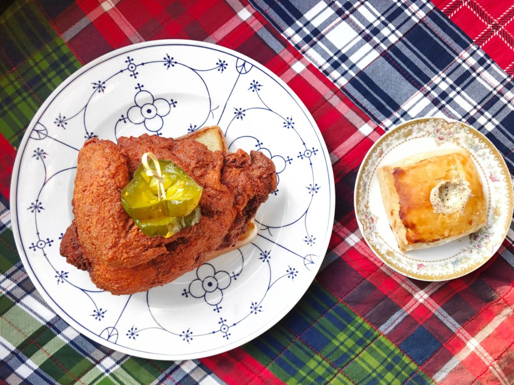 Fab Review: The Budlong // Hot Chicken Plate and Biscuit // Photo: @topchicagoeats