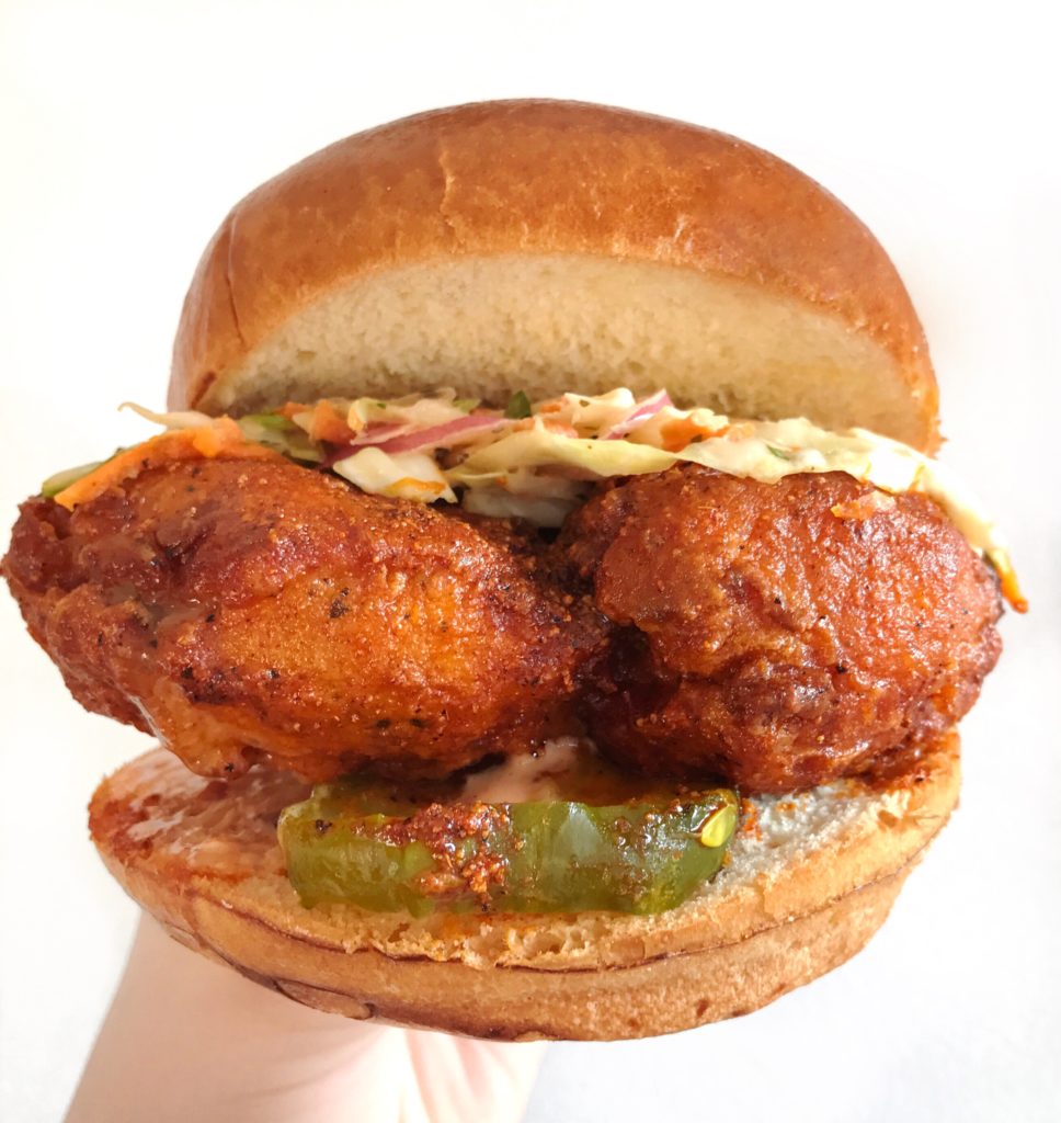 Fab Review: The Budlong // Chicken Sandwich // Photo: @topchicagoeats