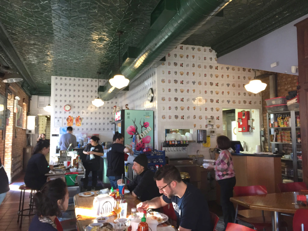 Fab Review: Uncle Mike's Place // Interior // Photo: @senxeats