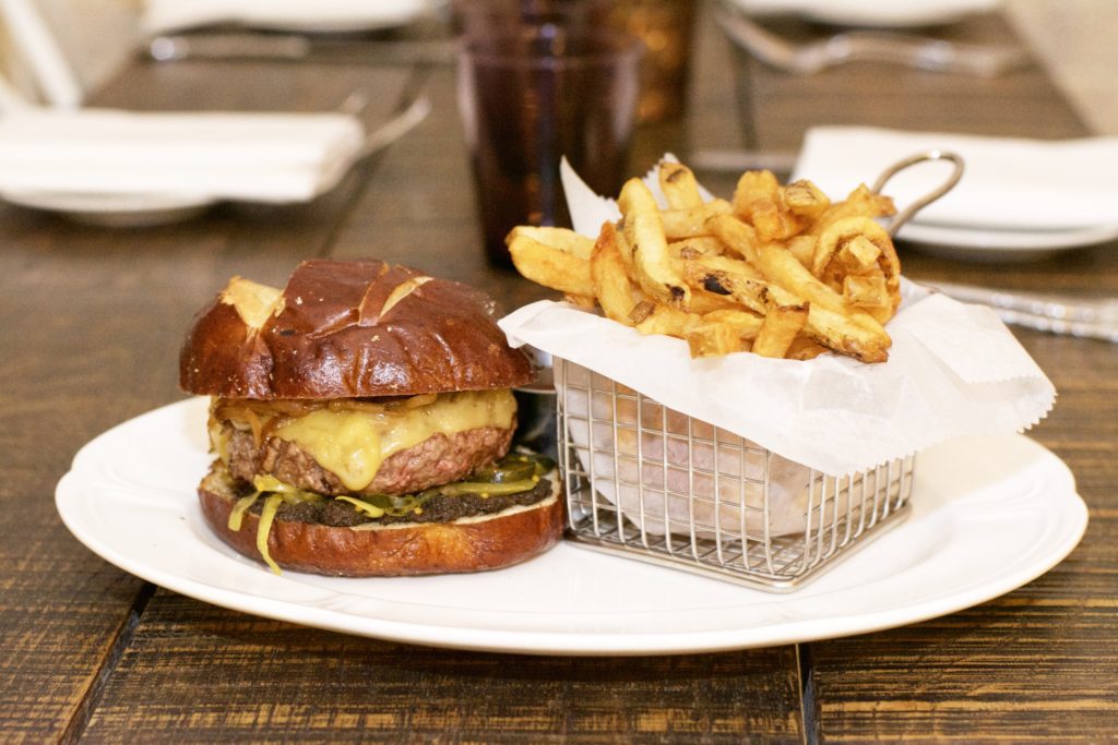 Fab Happenings: Chicago's North Shore Restaurant Month 2017 // Burger at Guildhall // Photo: @fabsoopark