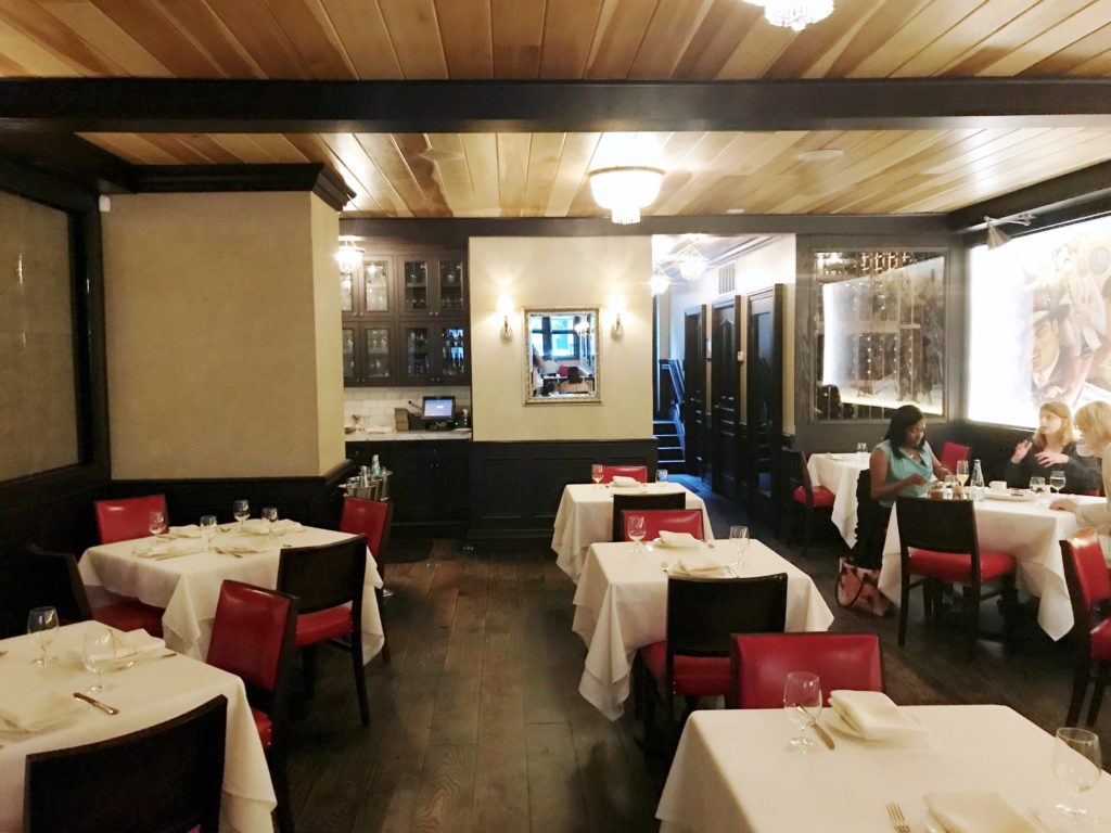 Fab Review: Brunch at La Storia // Interior // Photo: @topchicagoeats
