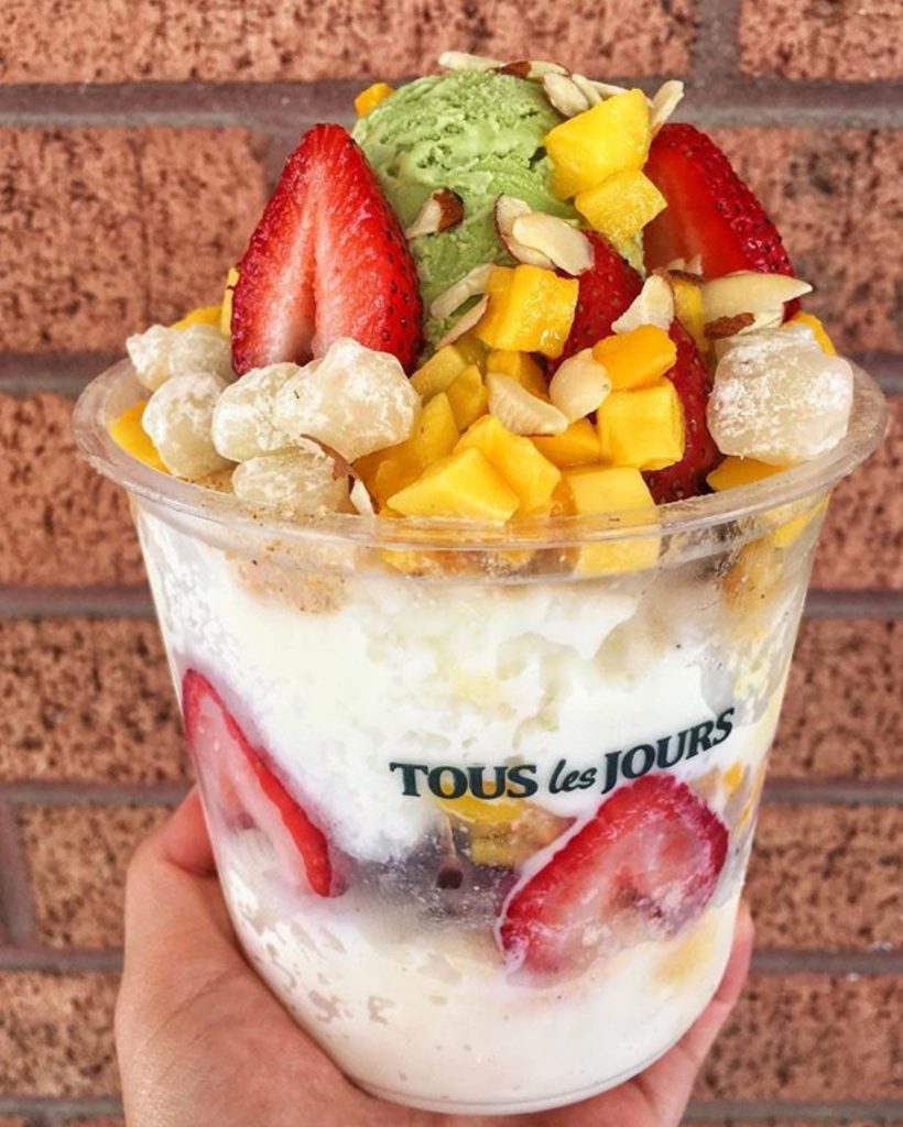 Fruit Patbingsu at Tous les Jours // Photo: @weeatchicago