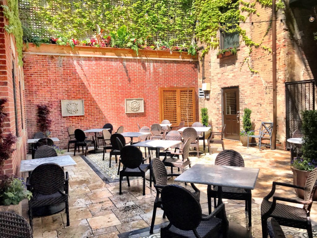 Fab Review: Brunch at La Storia // Patio // Photo: @topchicagoeats