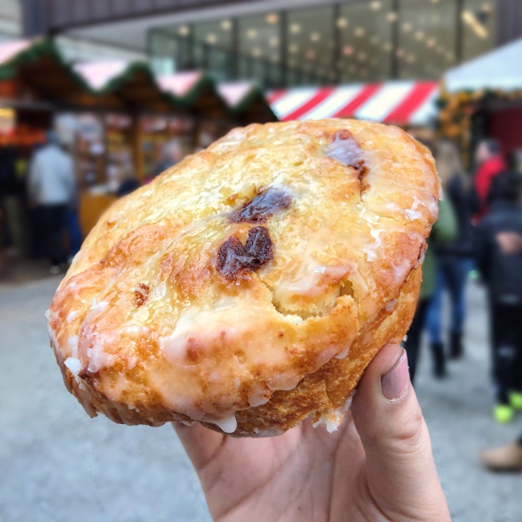 Cinnamon Bun at Christkindlmarket // Photo: @topchicagoeats