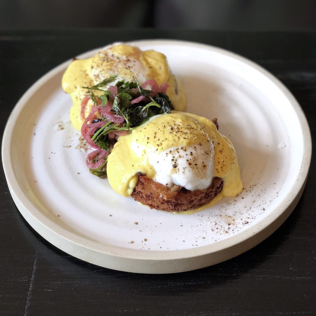 Fab Review: Brunch at Ronero // Arepa Benedict // Photo: @topchicagoeats