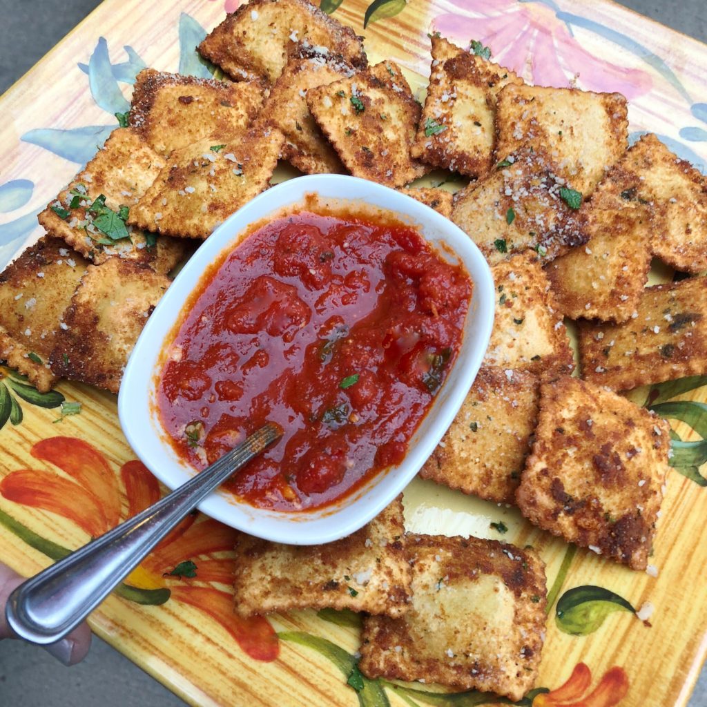 Fab Happenings: Downtown Evanston Dining Tour 2018 // Toasted Ravioli Dippers at Rock 'N Ravioli // Photo: @fabfoodchicago